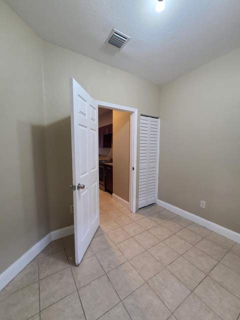 1228 Lucaya Drive, Riviera Beach FL - photo 10 of 32