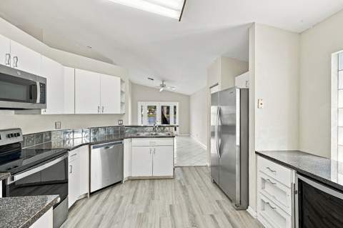 10627 NW 7th Street, Pembroke Pines FL - photo 16 of 31