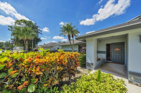 142 Parkwood Drive, Royal Palm Beach FL - photo 7 of 73