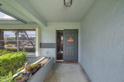142 Parkwood Drive, Royal Palm Beach FL - photo 8 of 73