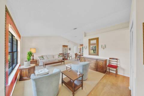 142 Parkwood Drive, Royal Palm Beach FL - photo 10 of 73