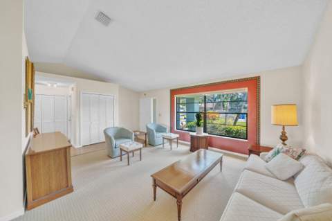 142 Parkwood Drive, Royal Palm Beach FL - photo 11 of 73