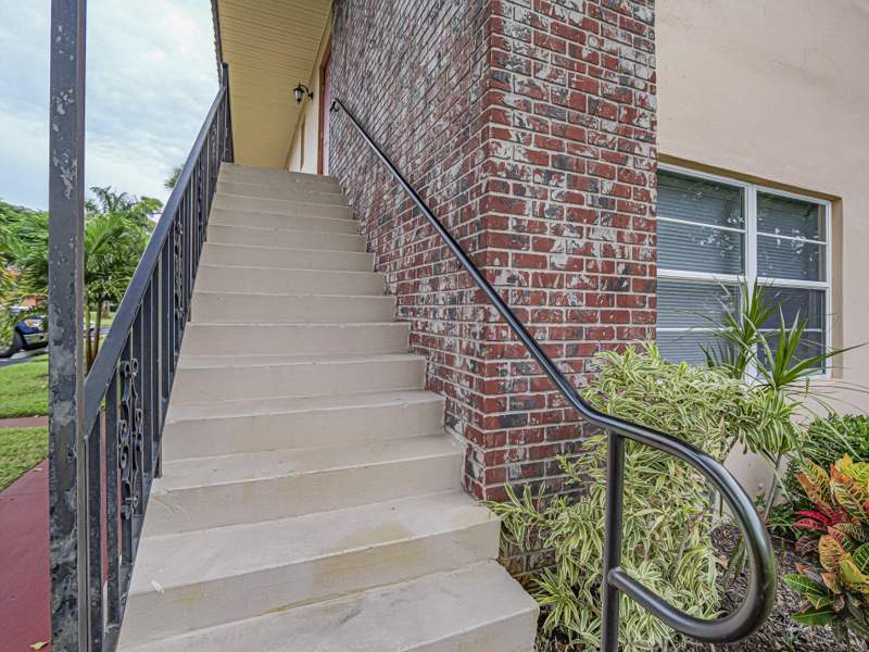 2 bedroom Condominium at 1975 SW Palm City Road #39 J, King Mountain Condo Monterey Yacht & Country Club, Stuart — photo 3