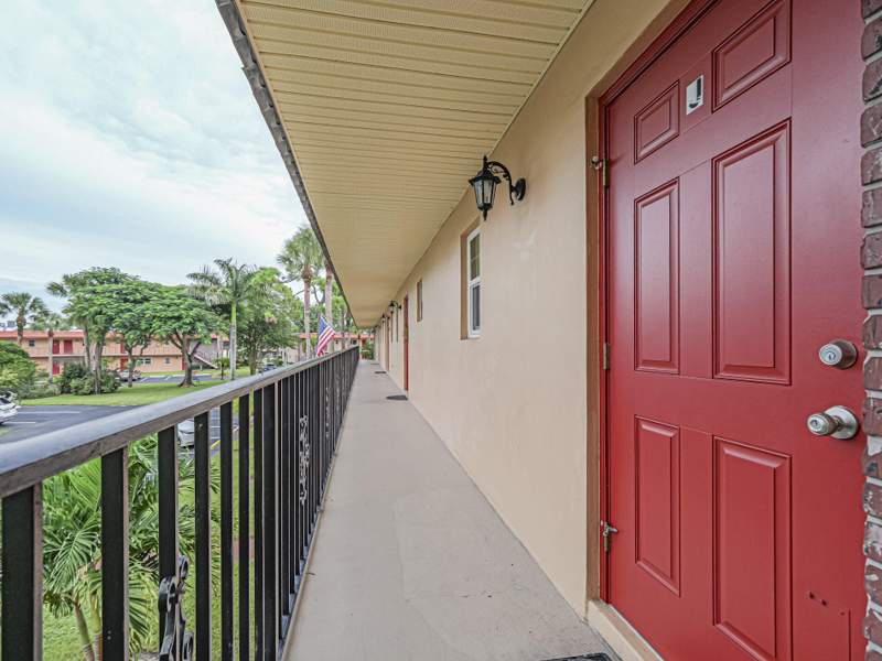 2 bedroom Condominium at 1975 SW Palm City Road #39 J, King Mountain Condo Monterey Yacht & Country Club, Stuart — photo 4