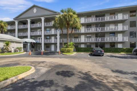 1502 Whitehall Drive #305, Davie FL - photo 20 of 37