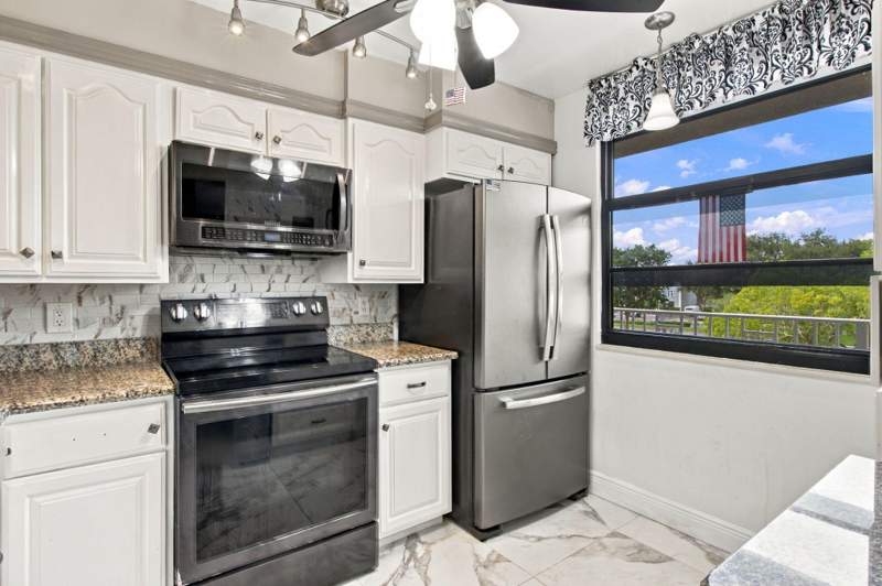 3 bedroom Condominium at 1502 Whitehall Drive #305, Condo 1 Of Whitehall Condos, Davie — photo 2