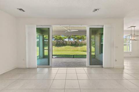11852 SW Waterford Isle Way, Port St. Lucie FL - photo 7 of 39