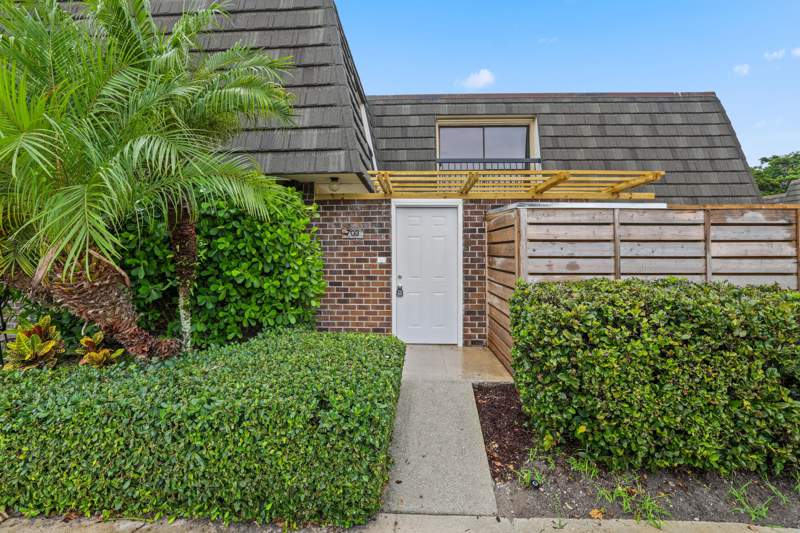 3 bedroom Townhouse at 703 7th Terrace, Glenwood Twnhs, Palm Beach Gardens — photo 3
