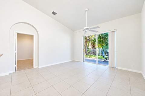 6128 Spring Lake Terrace, Fort Pierce FL - photo 9 of 32