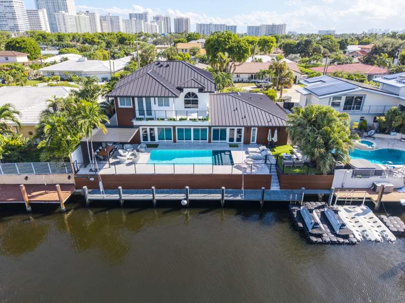 4 bedroom Single Family Residence at 11 Castle Harbor Isle Drive, Bermuda-Riviera Sub Of GA, Fort Lauderdale — photo 2