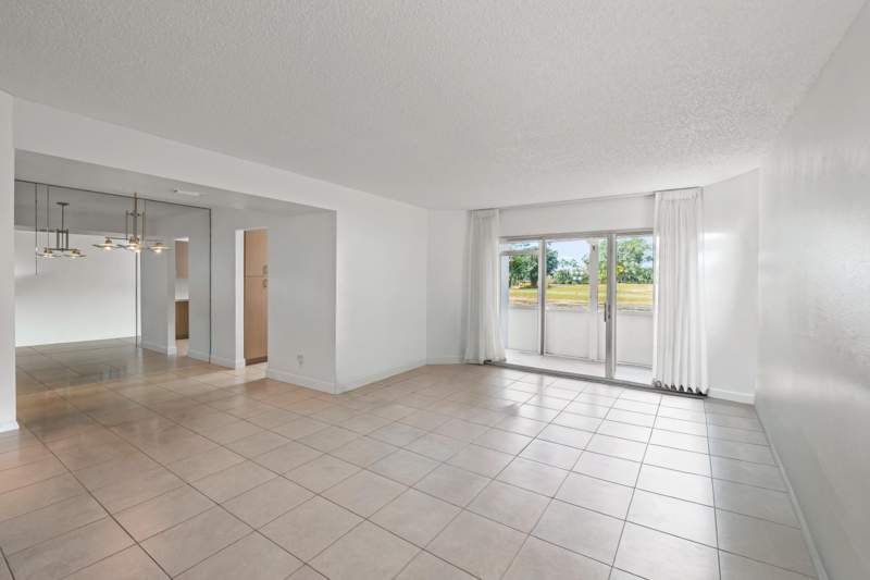 2 bedroom Condominium at 3871 Via Poinciana #104, Poinciana Place Condo 1,2,8 And 9, Lake Worth — photo 4