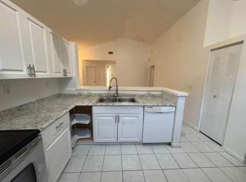 838 E Palm Run Drive, North Lauderdale FL - photo 6 of 14