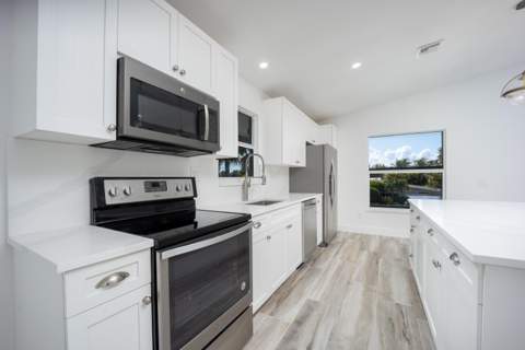 1116 Hernando Street, Fort Pierce FL - photo 10 of 40