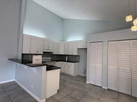 4373 Woodstock Drive #D, West Palm Beach FL - photo 7 of 14