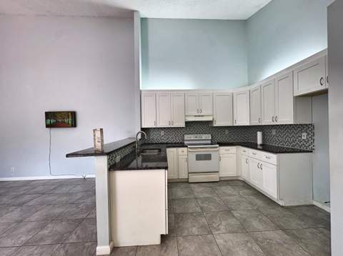 4373 Woodstock Drive #D, West Palm Beach FL - photo 6 of 14