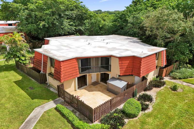 2 bedroom Townhouse at 22970 Oxford Place #A, Boca Rio North, Boca Raton — photo 2