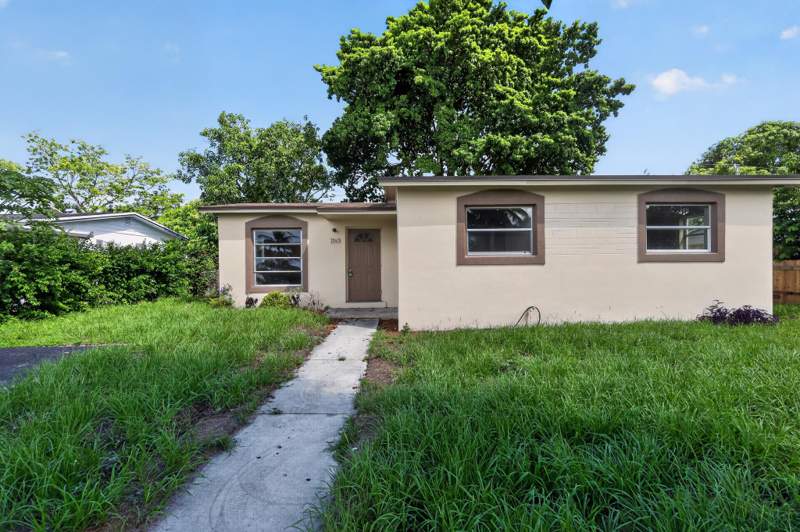 4 bedroom Single Family Residence at 2740 NW 2nd Street, Rolling Green Ridge 1st Add, Boynton Beach — photo 3