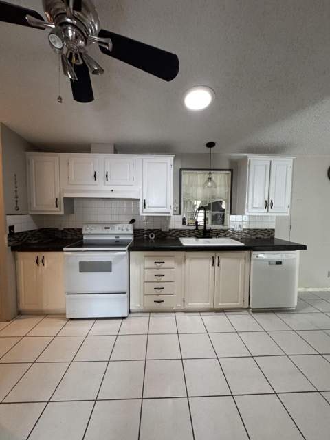 621 Sunny S Avenue, Boynton Beach FL - photo 13 of 22