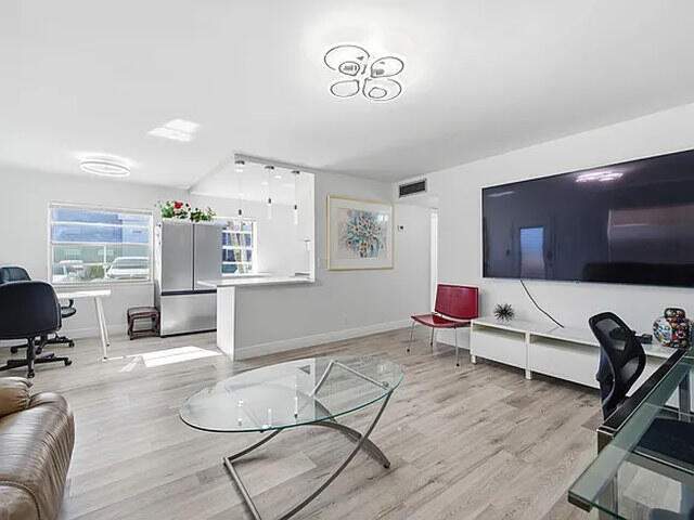 2 bedroom Condominium at 193 Burgundy #193, Kings Point, Delray Beach — photo 2