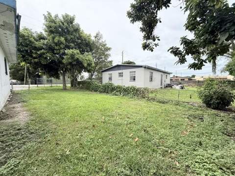 1421 NW Avenue D, Belle Glade FL - photo 13 of 45