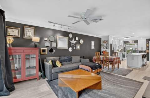 8900 Warwick Drive, Boca Raton FL - photo 13 of 49