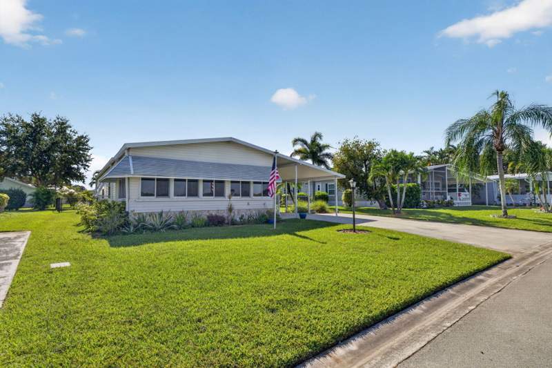 2 bedroom Manufactured Home at 9065 SW Chevy Circle, St Lucie Falls (Aka River Forest), Stuart — photo 2