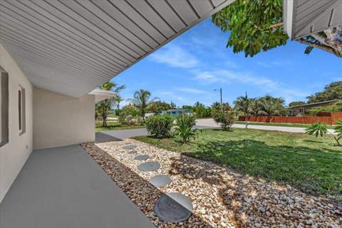 902 Garnett Street, Lantana FL - photo 8 of 43