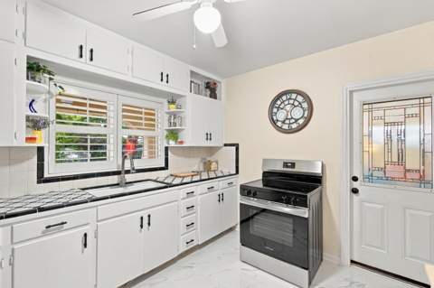 330 Cornell Drive, Lake Worth Beach FL - photo 12 of 39