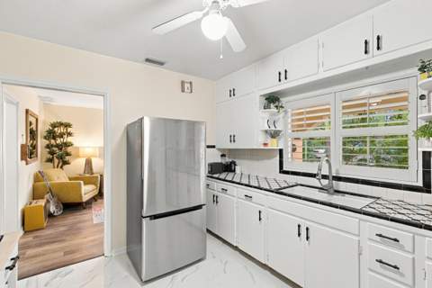 330 Cornell Drive, Lake Worth Beach FL - photo 14 of 39
