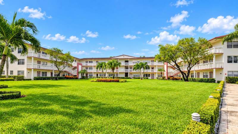 2 bedroom Condominium at 281 Fanshaw G, Fanshaw At Century Village Condo, Boca Raton — photo 2