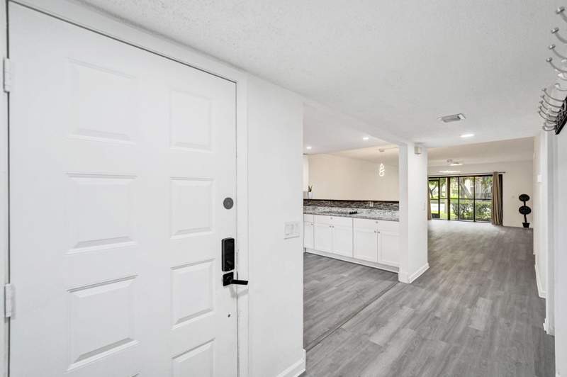 2 bedroom Condominium at 310 Lakeview Drive #105, Racquet Club Apts At Bonaventure, Weston — photo 4