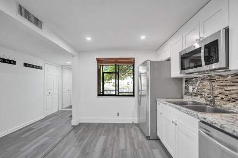 310 Lakeview Drive #105, Weston FL - photo 8 of 45