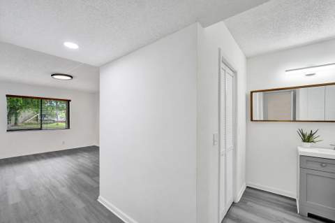310 Lakeview Drive #105, Weston FL - photo 17 of 45