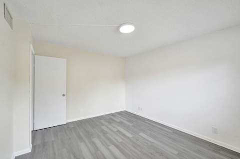 310 Lakeview Drive #105, Weston FL - photo 24 of 45