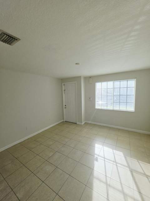 4154 Napoli Lake Drive, Riviera Beach FL - photo 13 of 18