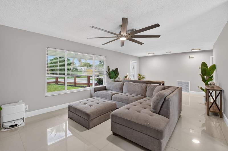 3 bedroom Single Family Residence at 3120 Mariner Way, Hypoluxo Village 1, Lake Worth — photo 2