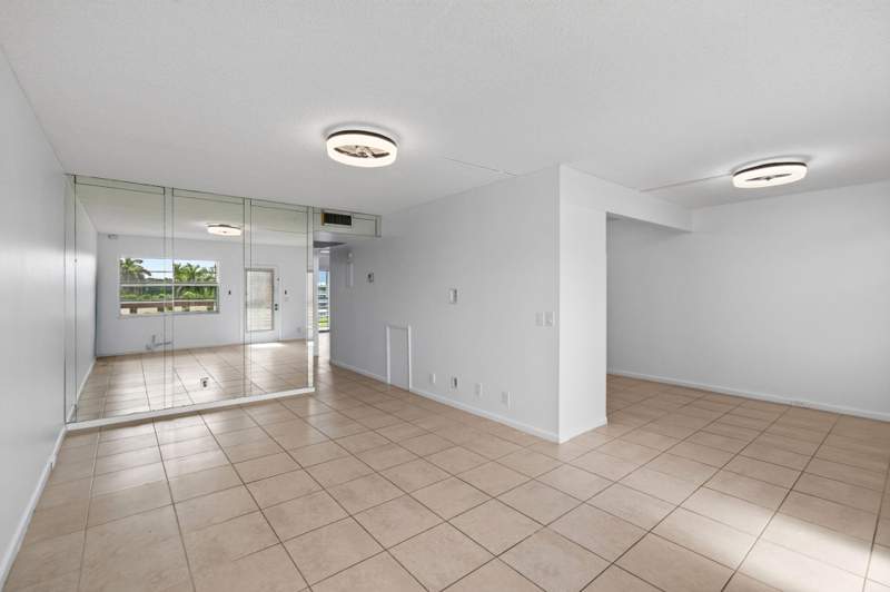 2 bedroom Condominium at 4028 Hythe B, Century Village, Boca Raton — photo 2