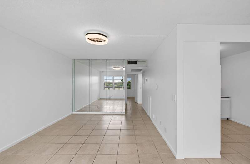2 bedroom Condominium at 4028 Hythe B, Century Village, Boca Raton — photo 4