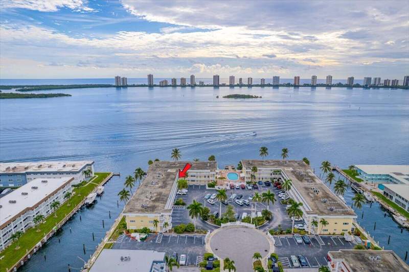 1 bedroom Stock Cooperative at 101 Doolen Court #205, Lake Colony Apts One Inc, North Palm Beach — photo 2