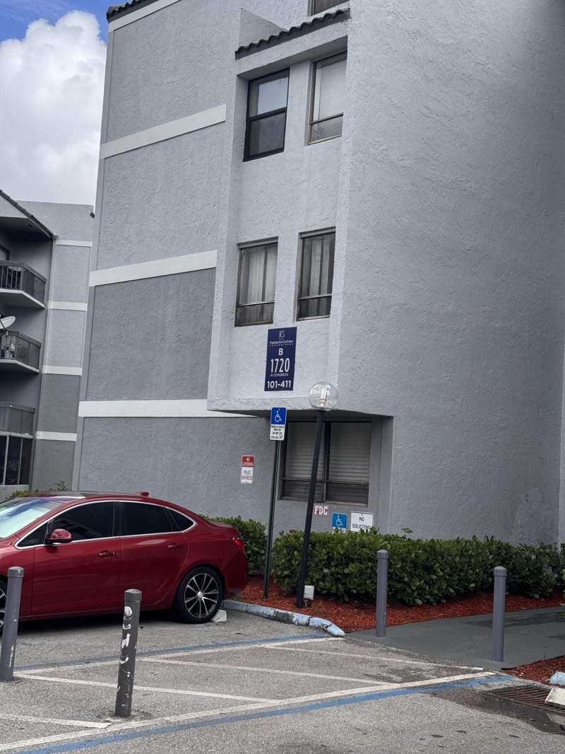 2 bedroom Condominium at 1720 N Congress Avenue #201, Presidential Golfview Condo, West Palm Beach — photo 2