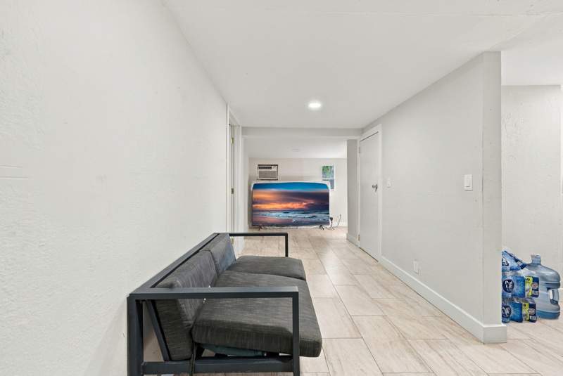 2 bedroom Single Family Residence at 618 S Pine Street #B, Lakeview Heights Add 1, Lake Worth Beach — photo 5