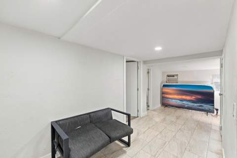 618 S Pine Street #B, Lake Worth Beach FL - photo 10 of 28