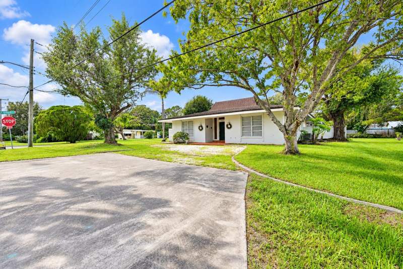 4 bedroom Single Family Residence at 1707 S 8th Street, Sunrise Estates, Fort Pierce — photo 3