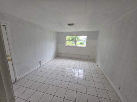 1216 Giller Avenue, Mangonia Park FL - photo 12 of 16