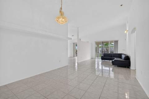 900 SE 2nd Avenue, Dania Beach FL - photo 7 of 44