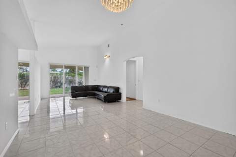900 SE 2nd Avenue, Dania Beach FL - photo 8 of 44