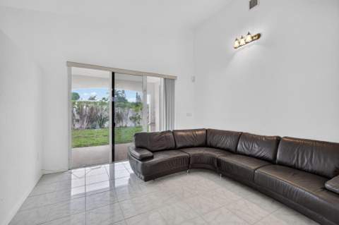 900 SE 2nd Avenue, Dania Beach FL - photo 9 of 44
