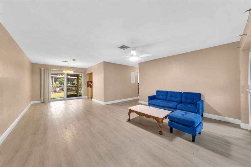 3 bedroom Single Family Residence at 2080 SW 38th Avenue, Fairfax Brolliar Add Sec 3, Fort Lauderdale — photo 3