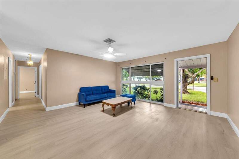 3 bedroom Single Family Residence at 2080 SW 38th Avenue, Fairfax Brolliar Add Sec 3, Fort Lauderdale — photo 4