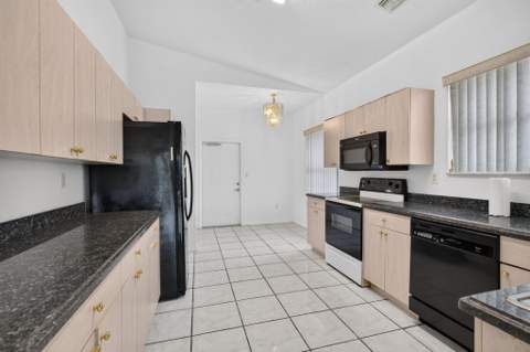 900 SE 2nd Avenue, Dania Beach FL - photo 15 of 44